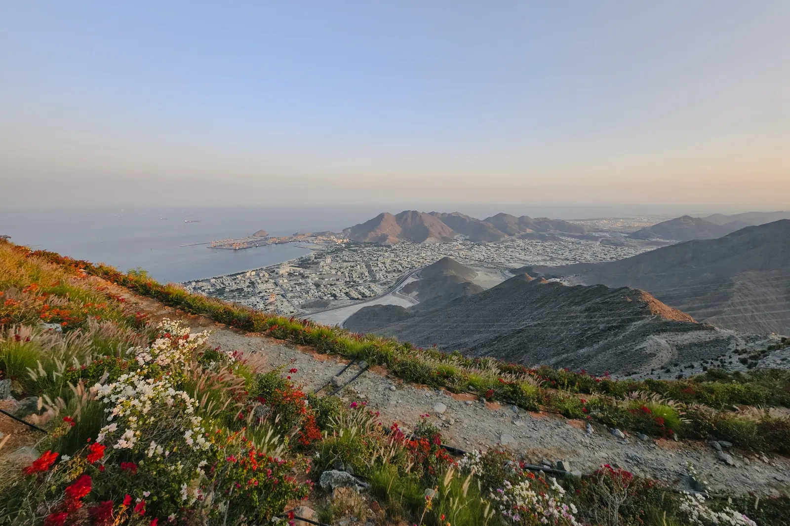 Fujairah és keleti parti hegyi panoráma